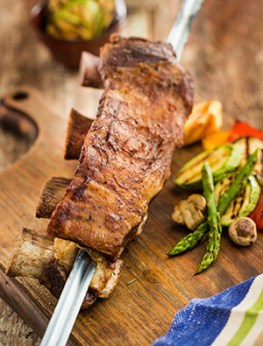 1727-churrasco-de-costela-em-tiras-no-espeto